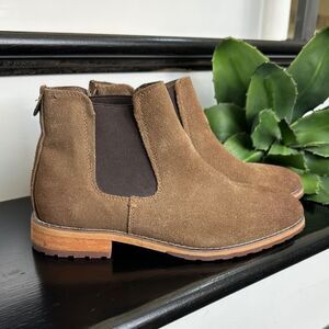 New!  Genuine Leather Chelsea Boots Brown Suede Size 7 gift